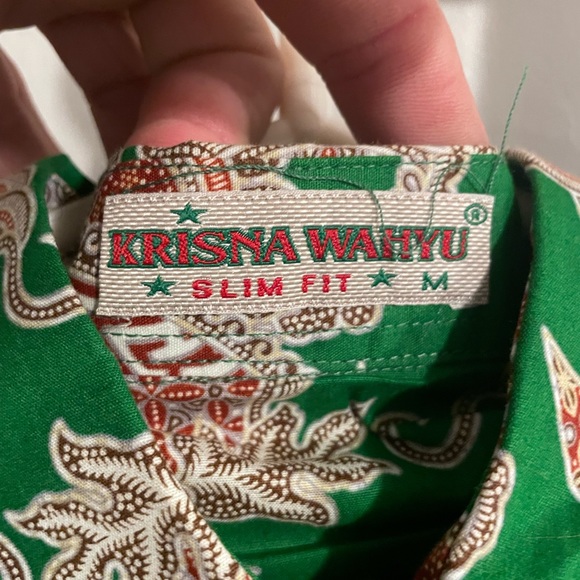 NWT Krisna Wahyu green button up slim fit collared shirt. Brand new. Size medium - Picture 4 of 6